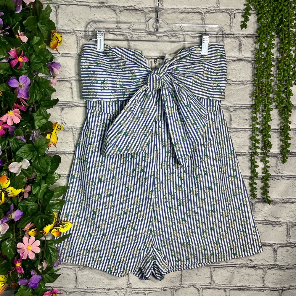 .:💙2/$40💙NWT In the Beginning Stripped Floral Printed Strapless Romper Size L